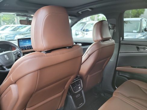 Used 2020 Lincoln Nautilus Reserve FWD image 11
