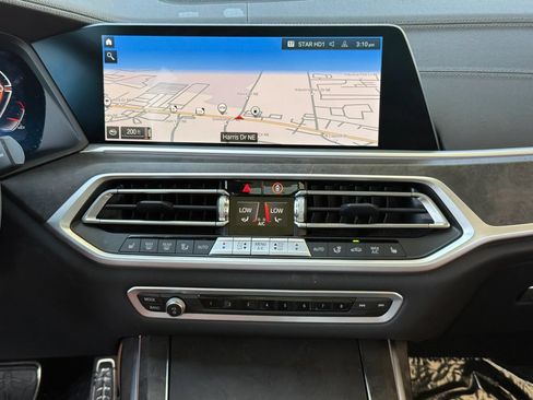 Used 2022 BMW X7 xDrive40i w/ M Sport Package AWD/4WD image 21