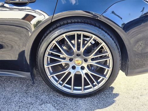 Used 2023 Porsche Panamera Platinum Edition image 5
