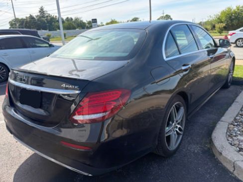 Used 2019 Mercedes-Benz E 300 4MATIC image 3