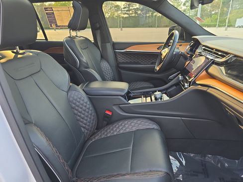 Used 2024 Jeep Grand Cherokee Summit image 10