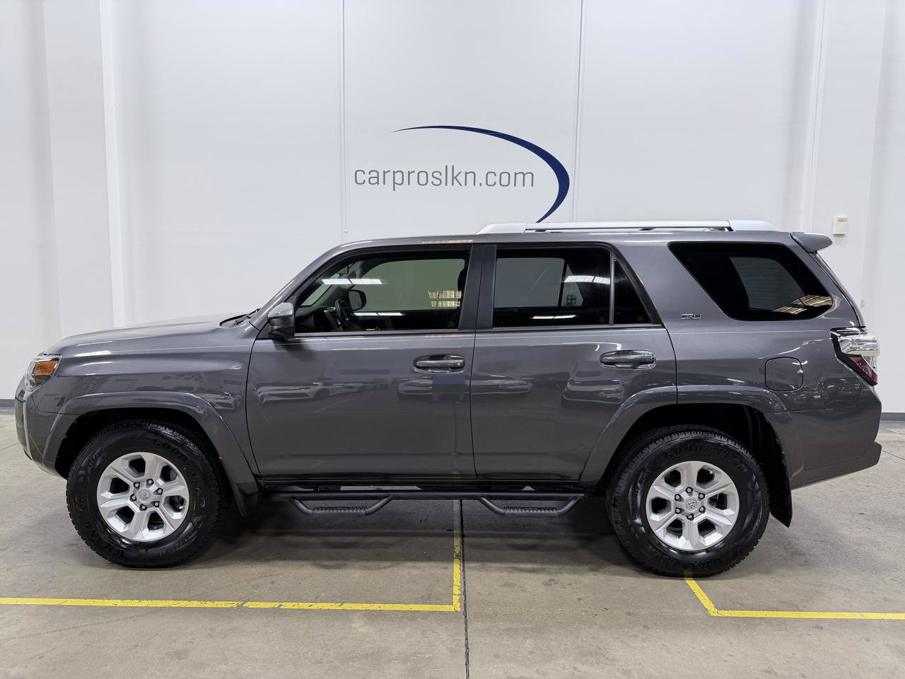 Used 2017 Toyota 4Runner SR5 RWD image 4