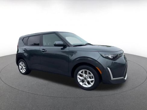 Used 2025 Kia Soul LX w/ LX Technology Package FWD image 2