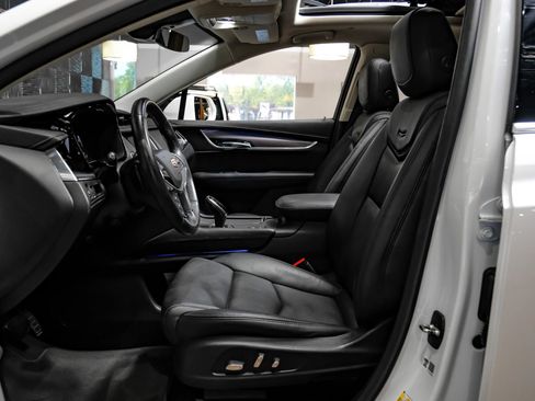 Used 2019 Cadillac XT5 Premium Luxury FWD image 4