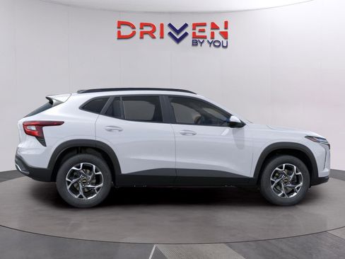 New 2026 Chevrolet Trax LT w/ Driver Confidence Package image 4