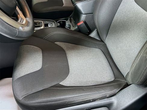 Used 2014 Jeep Cherokee Sport image 18