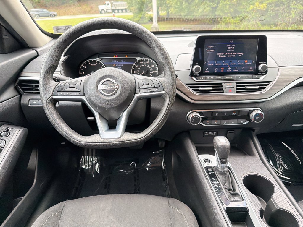 Used 2025 Nissan Altima 2.5 SV FWD image 24