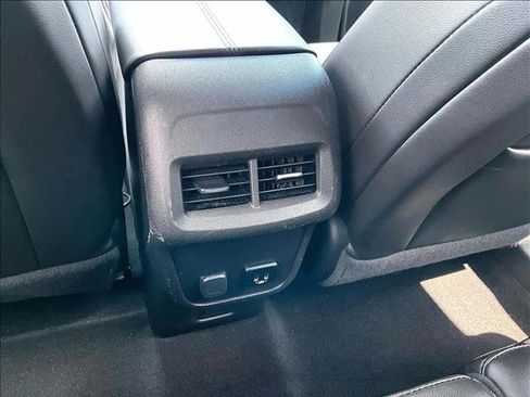 Used 2018 Chevrolet Equinox Premier FWD image 25