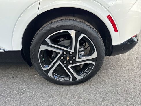 New 2026 Chevrolet Equinox EV LT image 32