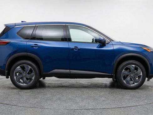 Used 2025 Nissan Rogue SV image 11