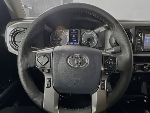 Used 2018 Toyota Tacoma SR5 image 18