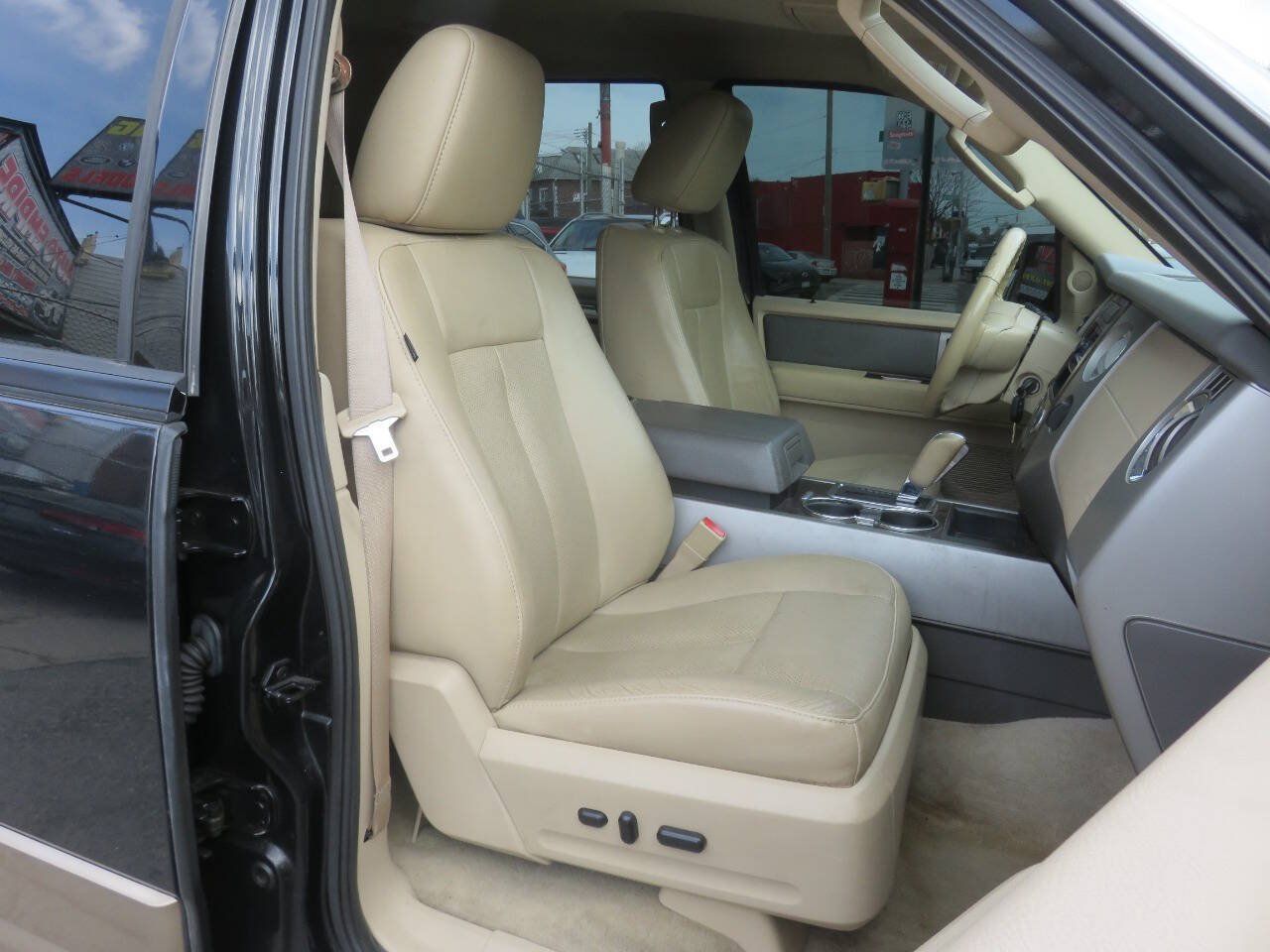 Used 2014 Ford Expedition EL XLT w/ Equipment Group 202A AWD/4WD image 11