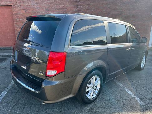 Used 2019 Dodge Grand Caravan SXT FWD image 3