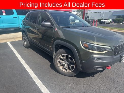 Used 2020 Jeep Cherokee Trailhawk w/ Comfort/Convenience Group AWD/4WD image 3