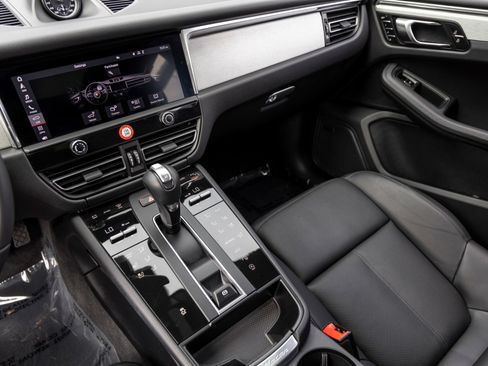Certified 2026 Porsche Macan AWD/4WD image 47