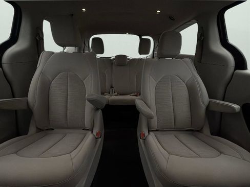 Used 2018 Chrysler Pacifica Touring Plus image 26