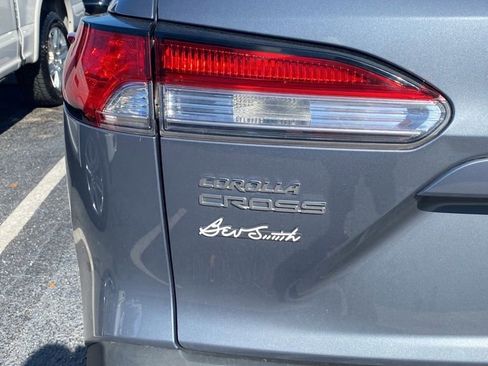 Used 2023 Toyota Corolla Cross LE image 64