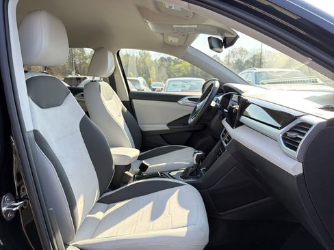 New 2026 Volkswagen Taos SE FWD image 19