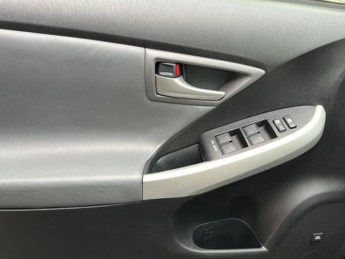 Used 2013 Toyota Prius Four w/ Deluxe Solar Roof Pkg FWD image 4