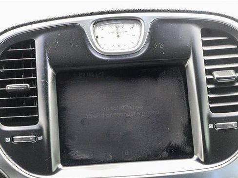 Used 2018 Chrysler 300 Limited image 14