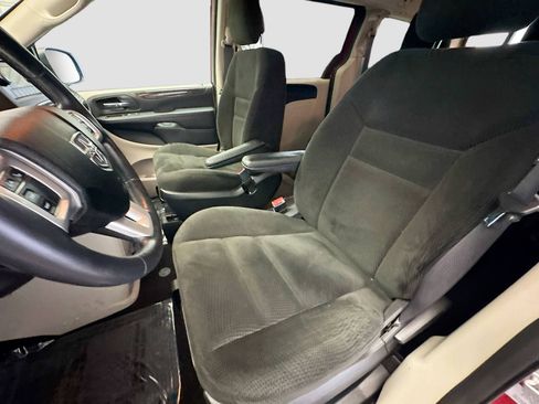 Used 2016 Dodge Grand Caravan American Value Package w/ UConnect Hands-Free Group FWD image 11