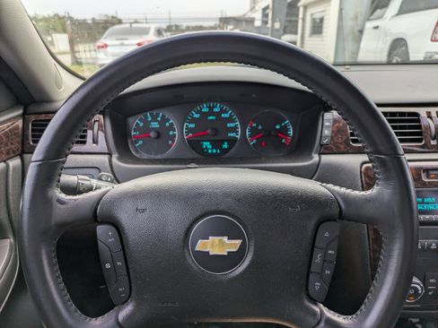 Used 2013 Chevrolet Impala LTZ image 23
