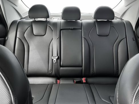 New 2025 Hyundai Elantra Limited image 16