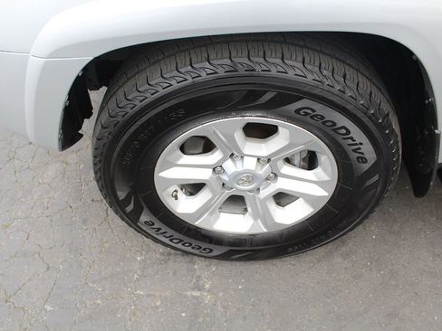 Used 2015 Toyota 4Runner SR5 Premium image 11