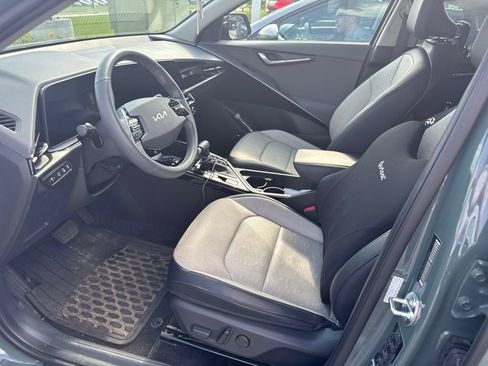 Used 2023 Kia Niro FWD image 5