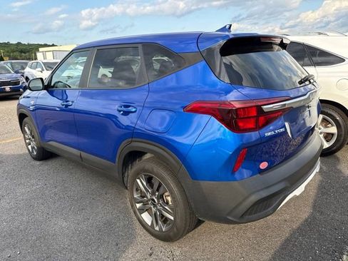 Used 2023 Kia Seltos LX AWD/4WD image 4