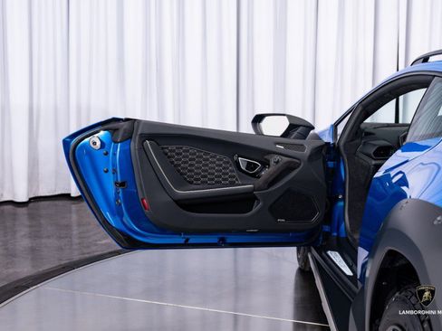 Used 2024 Lamborghini Huracan Sterrato image 30