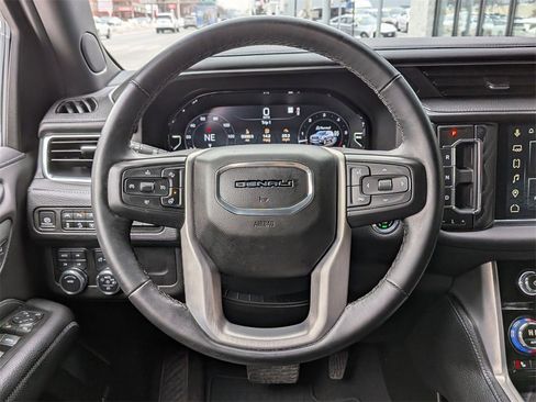 Used 2023 GMC Yukon XL Denali image 17