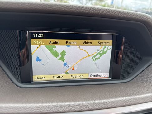 Used 2010 Mercedes-Benz E 550 4MATIC Sedan image 31