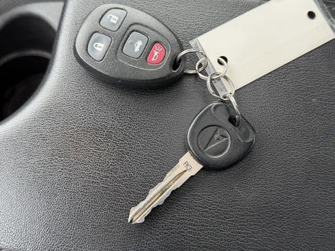 Used 2007 Pontiac Grand Prix Base w/ Sun And Sound Package image 45