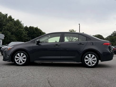 Used 2025 Toyota Corolla LE FWD image 2