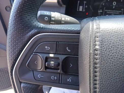 Used 2025 Toyota 4Runner SR5 AWD/4WD image 18