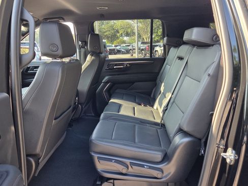 Used 2025 Chevrolet Suburban LT AWD/4WD image 13