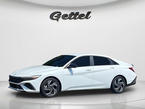Used 2025 Hyundai Elantra SEL FWD image 1