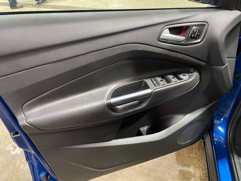 Used 2017 Ford Escape Titanium w/ Canadian Touring Package image 4