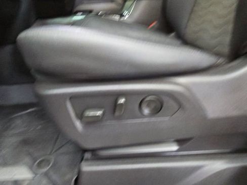 Used 2024 Chevrolet Silverado 2500 ZR2 w/ Technology Package image 31