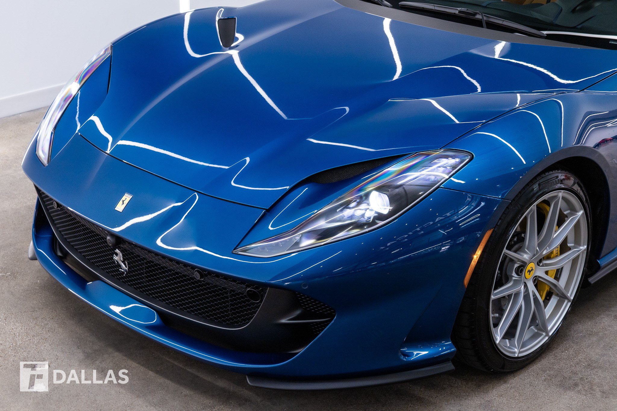 Used 2018 Ferrari 812 Superfast RWD image 3