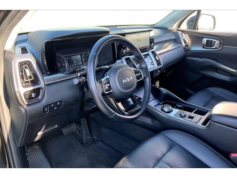 Used 2024 Kia Sorento EX AWD/4WD image 12