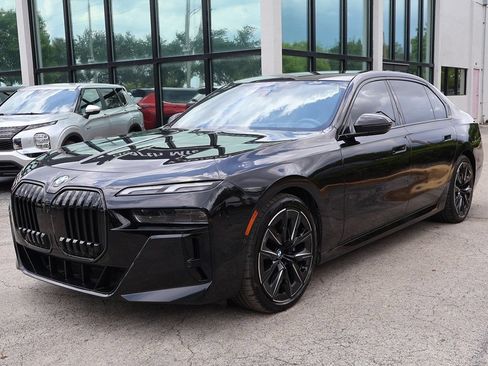 Used 2025 BMW 740i w/ Premium Package RWD image 11