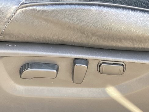 Used 2023 Nissan Armada SL w/ Captain's Chairs Package image 19