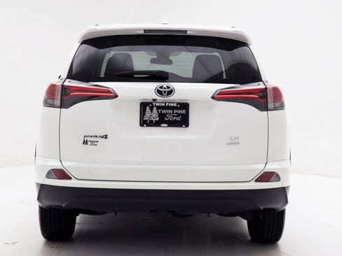 Used 2018 Toyota RAV4 LE image 7