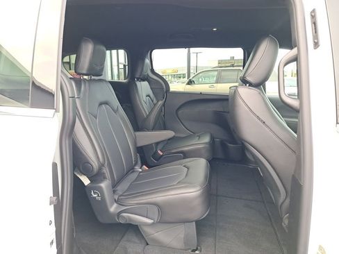 New 2026 Chrysler Voyager LX image 14