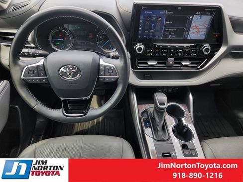 Used 2021 Toyota Highlander Platinum FWD image 27