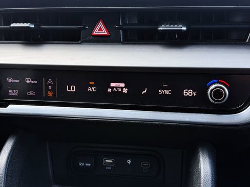 Used 2024 Kia Sportage EX FWD image 10