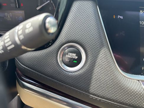 Used 2019 Cadillac XT5 Luxury w/ Advanced Security Package FWD image 9
