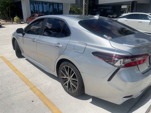 Used 2021 Toyota Camry SE w/ Convenience Package FWD image 6